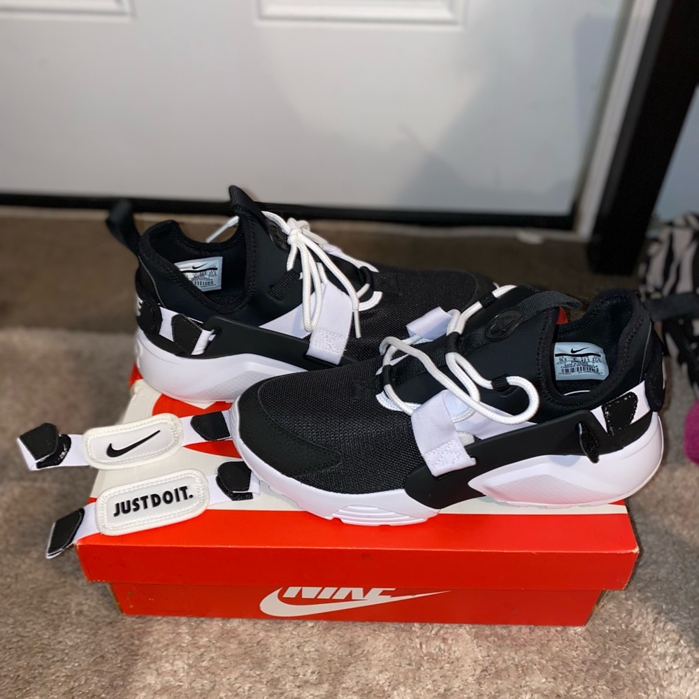 Women’s Nike Huarache City Lows